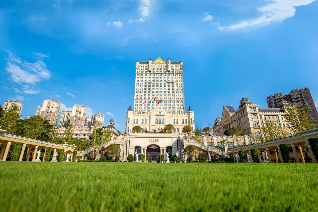 Wyndham Grand Kunming East Hotell Exteriör bild
