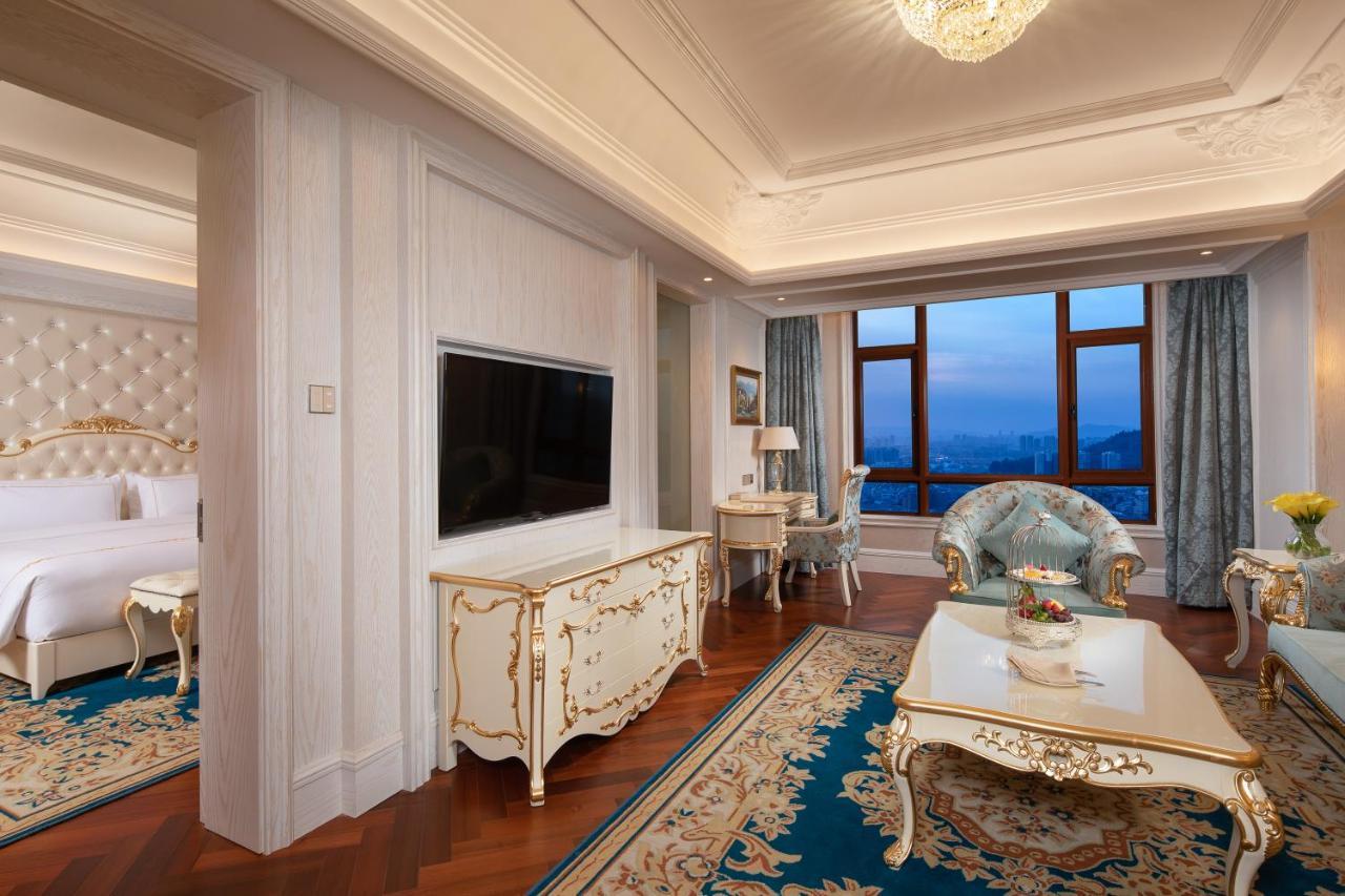 Wyndham Grand Kunming East Hotell Exteriör bild