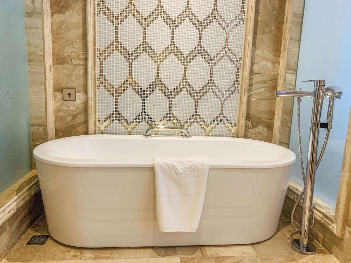 Wyndham Grand Kunming East Hotell Exteriör bild