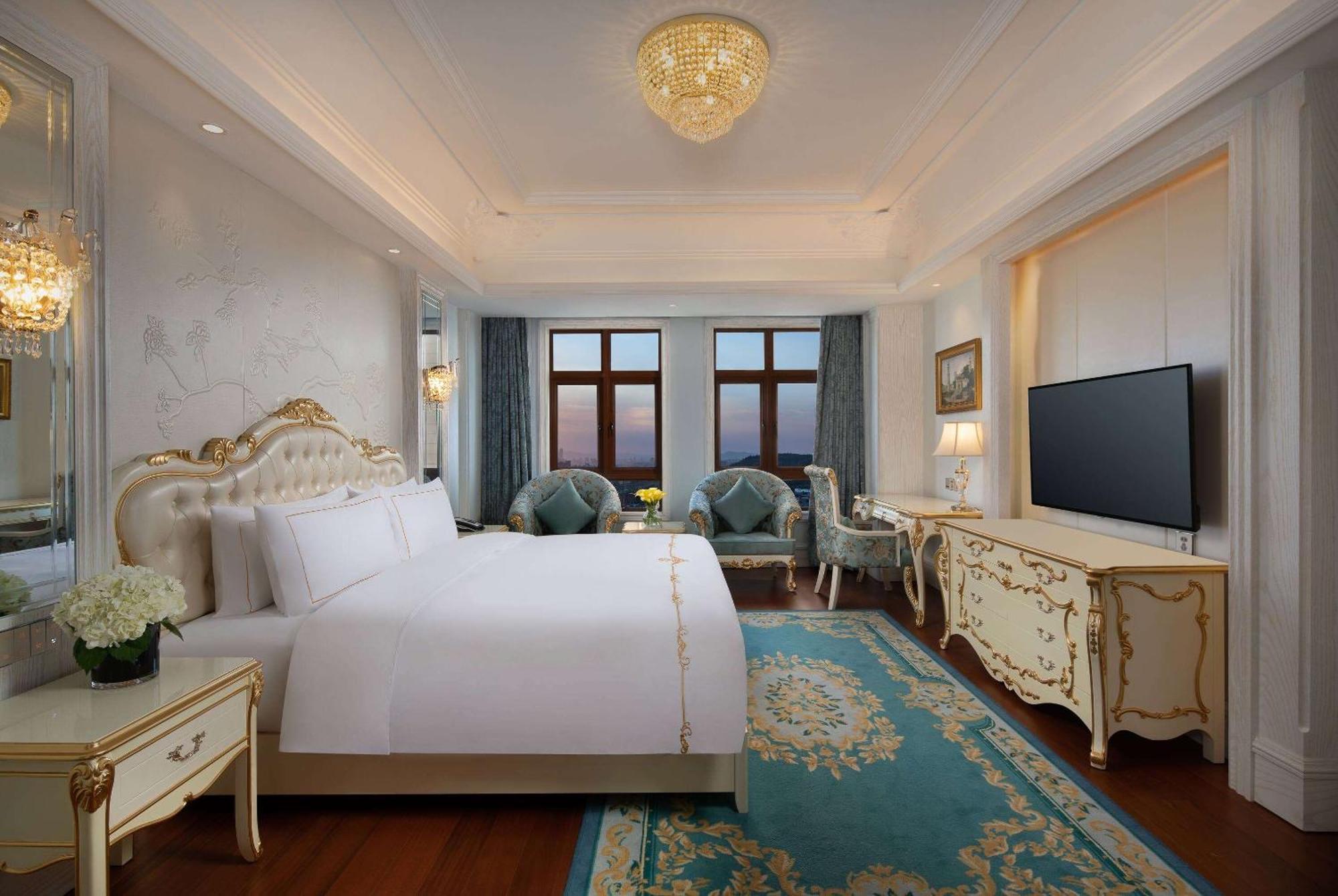 Wyndham Grand Kunming East Hotell Exteriör bild
